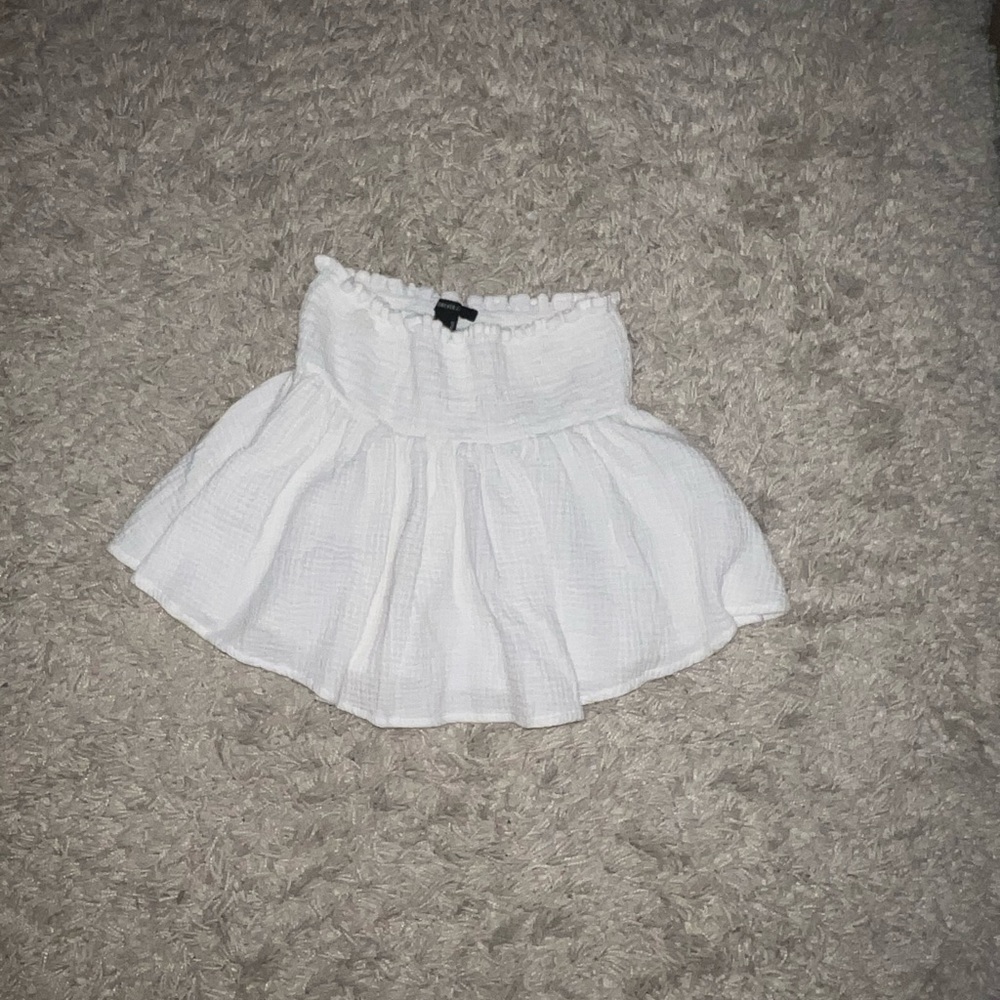 Flowy white skirt
